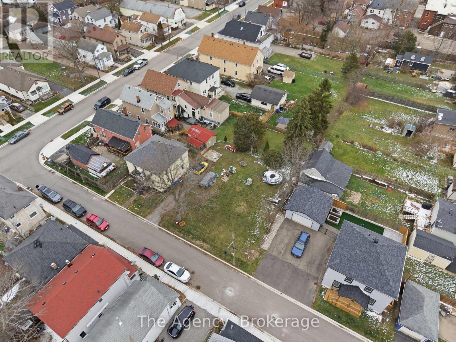 11 Patsy Avenue, Welland, Ontario  L3B 3M1 - Photo 6 - X12611646