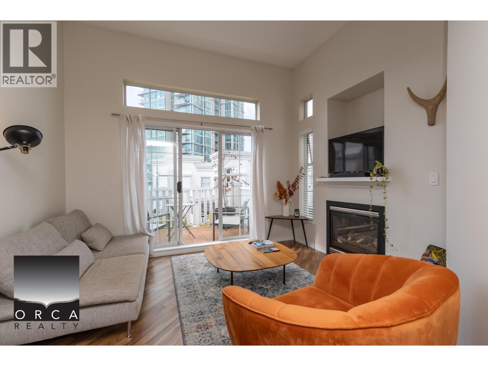 415 147 1st Street East, North Vancouver, British Columbia  V7L 1B2 - Photo 2 - R3072916