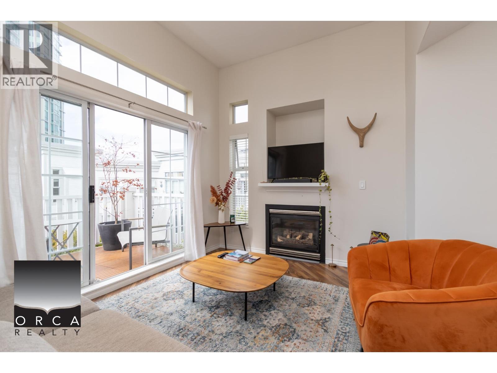 415 147 1st Street East, North Vancouver, British Columbia  V7L 1B2 - Photo 3 - R3072916