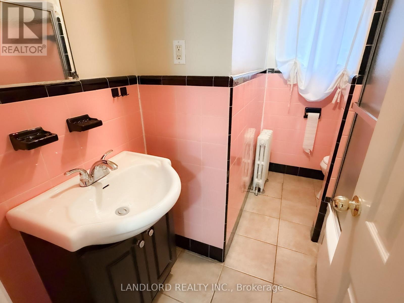 Main - 65 Fairfield Avenue, Toronto, Ontario M8W 1R6 - Photo 15 - W12598566