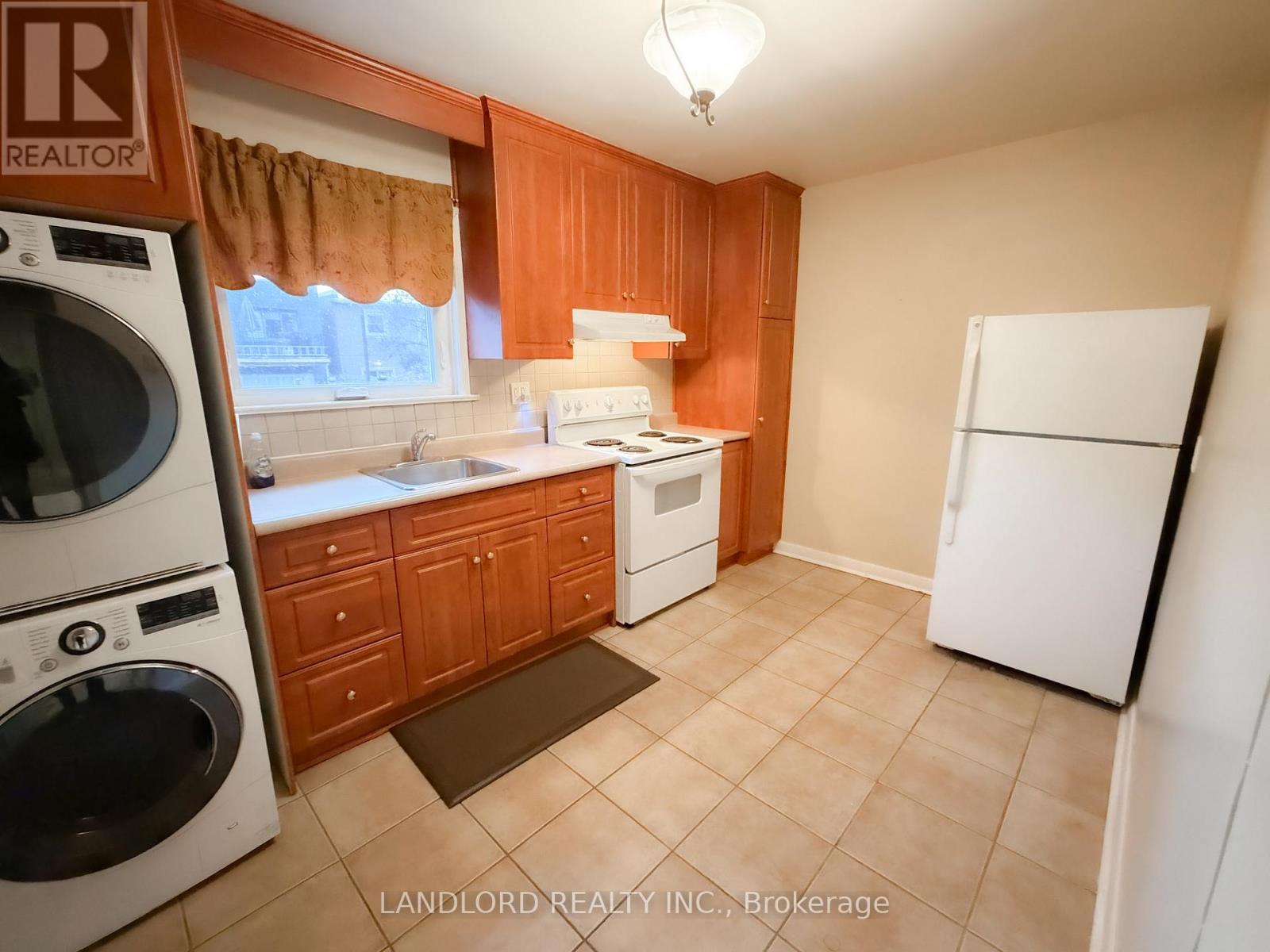 Main - 65 Fairfield Avenue, Toronto, Ontario M8W 1R6 - Photo 2 - W12598566