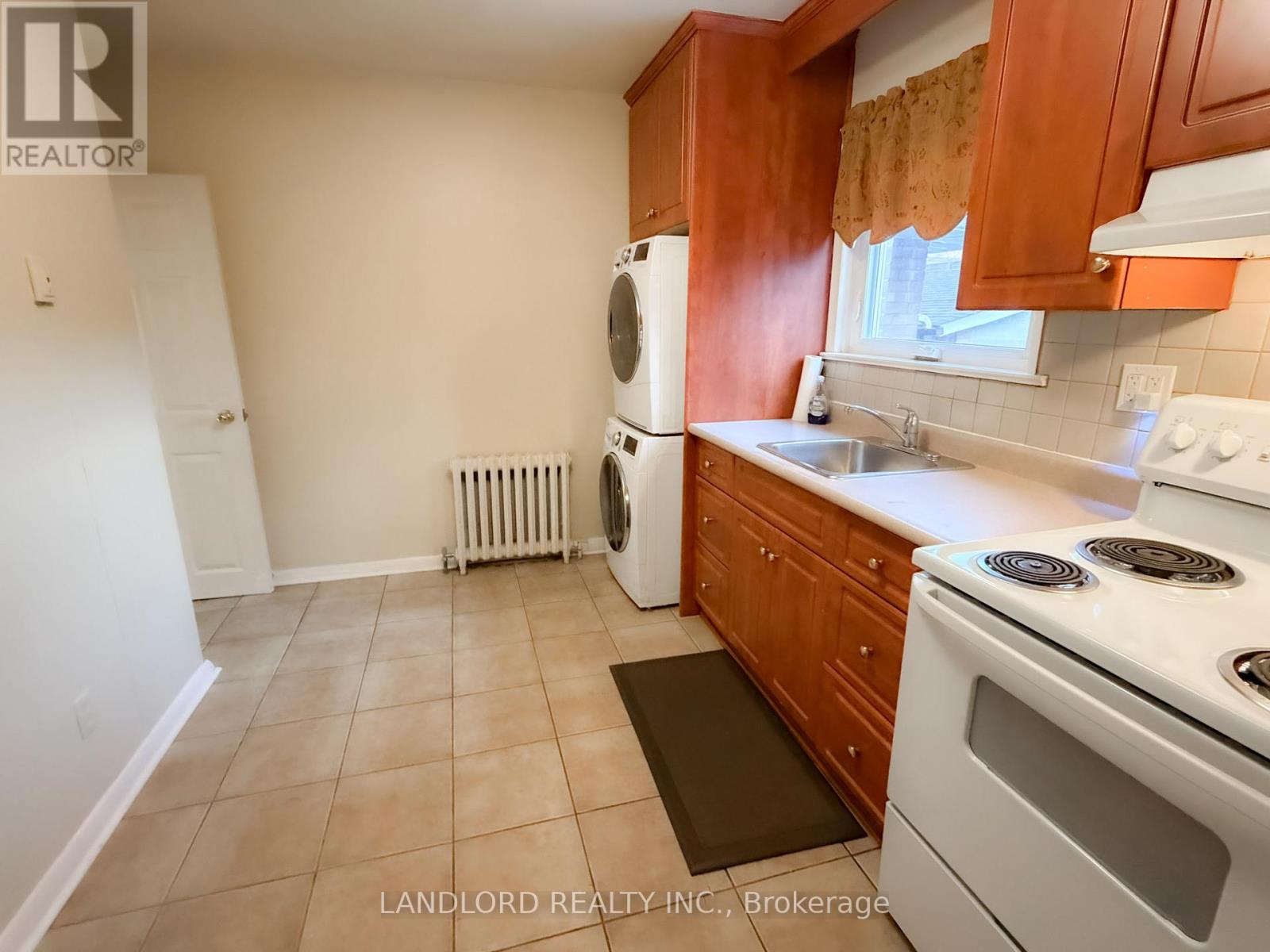 Main - 65 Fairfield Avenue, Toronto, Ontario M8W 1R6 - Photo 3 - W12598566