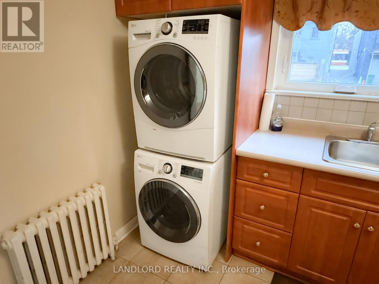 Main - 65 Fairfield Avenue, Toronto, Ontario M8W 1R6 - Photo 4 - W12598566