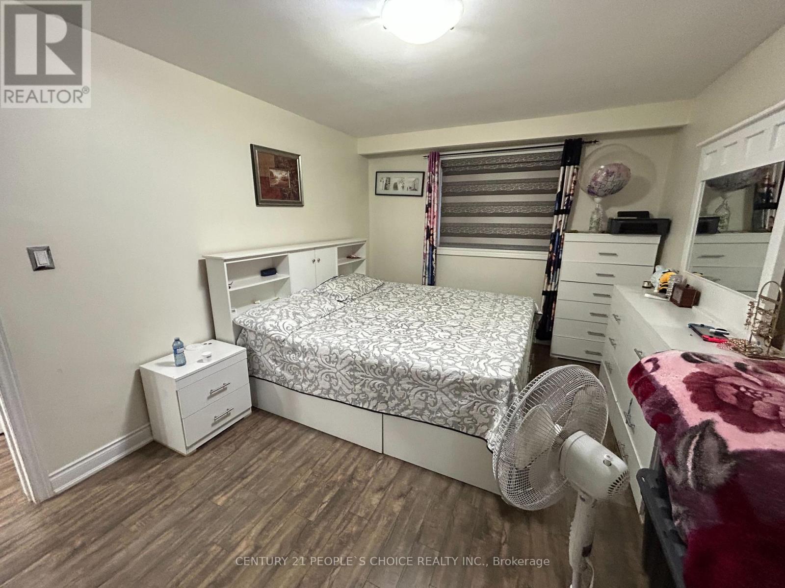 Upper - 2 Ironwood Road, Toronto, Ontario  M9M 2A5 - Photo 11 - W12611652