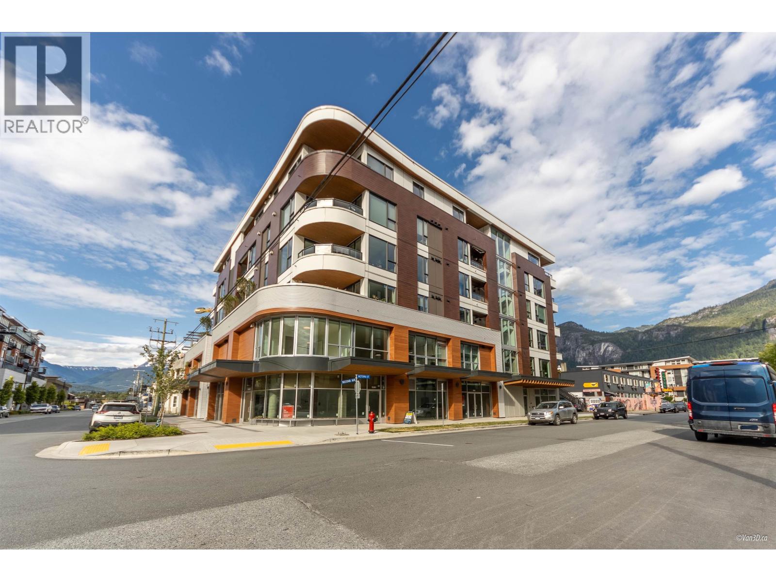 405 1365 Victoria Street, Squamish, British Columbia  V0N 3G0 - Photo 1 - R3072373
