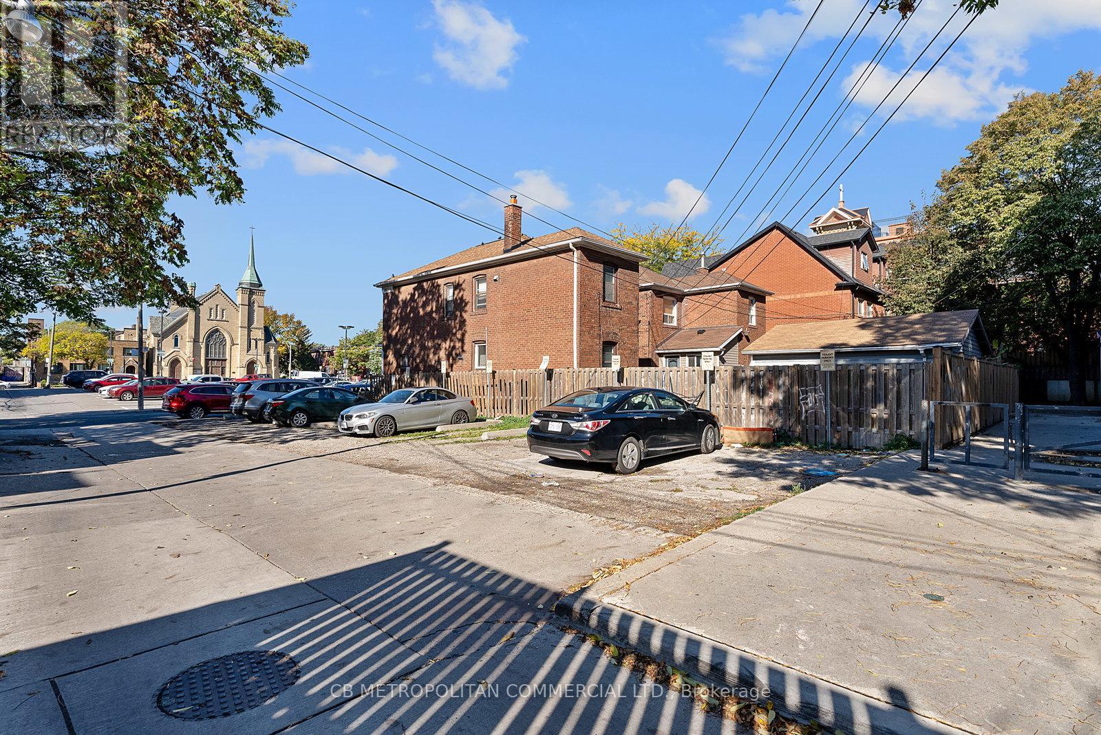 15-19 Augusta Avenue, Toronto, Ontario  M5T 2K7 - Photo 3 - C12611684