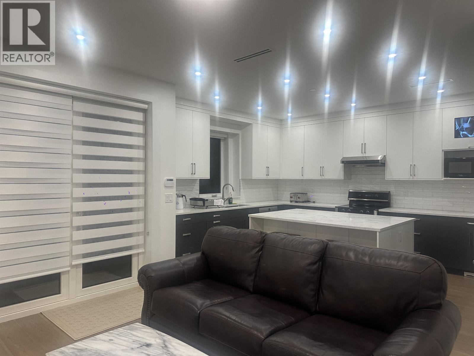 836 W 61st Avenue, Vancouver, British Columbia  V6P 2B7 - Photo 2 - R3069416