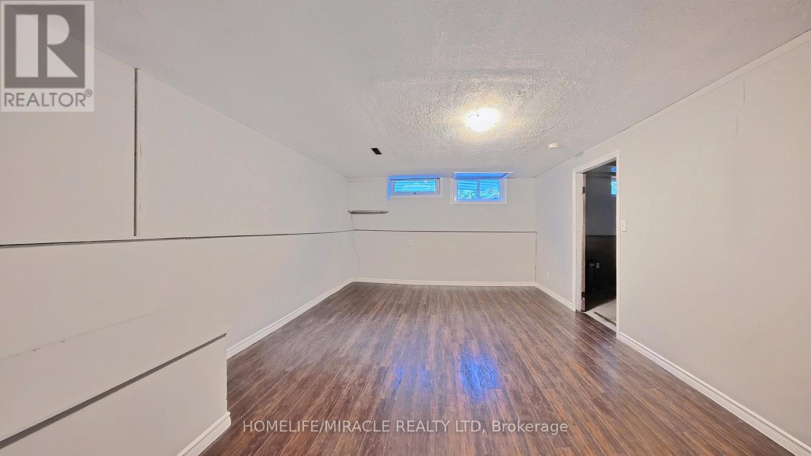 30a Amos Avenue, Waterloo, Ontario N2L 5G3 - Photo 11 - X12611662