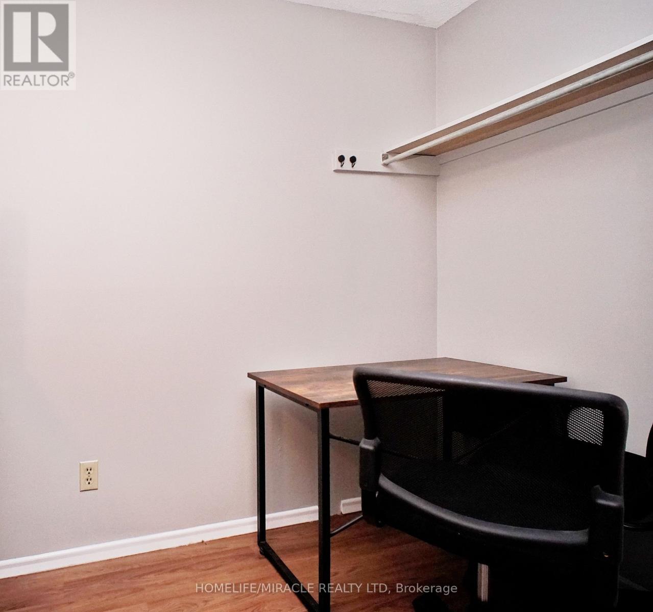 30a Amos Avenue, Waterloo, Ontario N2L 5G3 - Photo 18 - X12611662