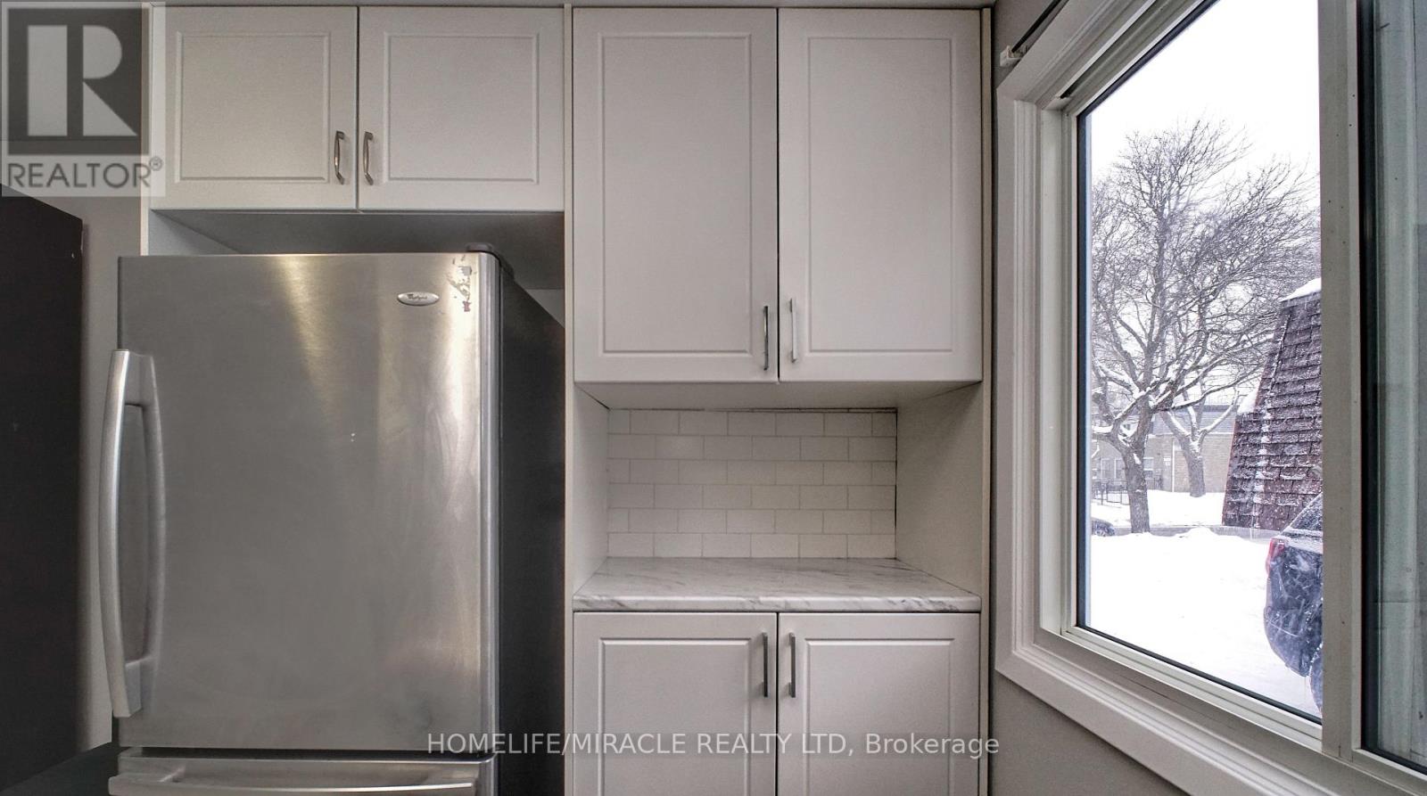 30a Amos Avenue, Waterloo, Ontario N2L 5G3 - Photo 4 - X12611662