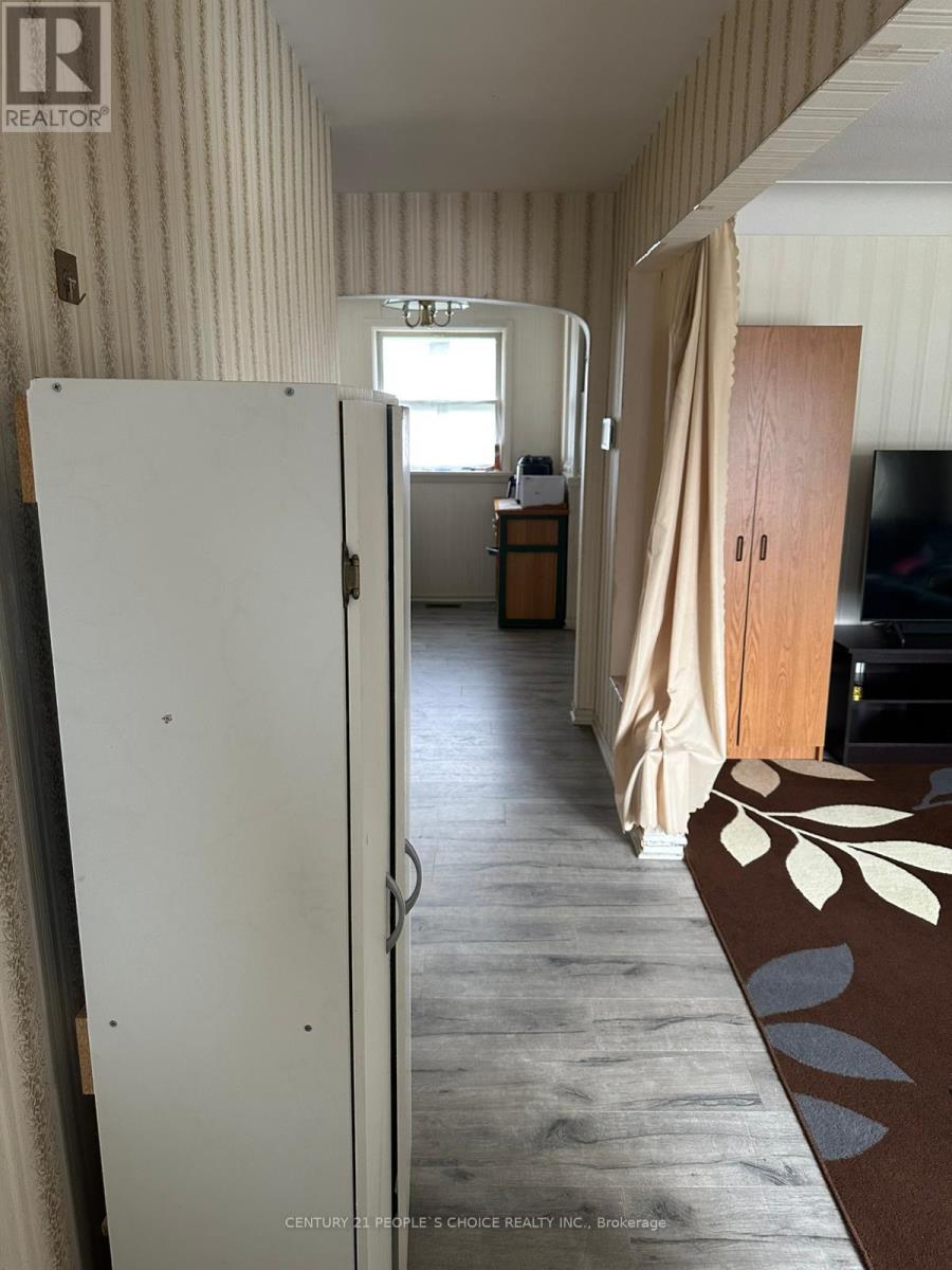 77 Dudhope Avenue, Cambridge, Ontario N1R 4T6 - Photo 3 - X12611674