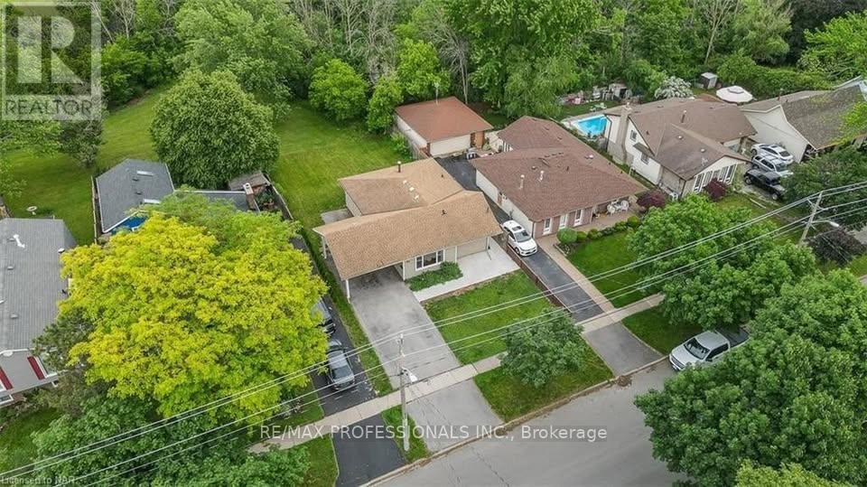 Upper - 35 Carriage Road, St. Catharines, Ontario  L2P 1S6 - Photo 1 - X12466601