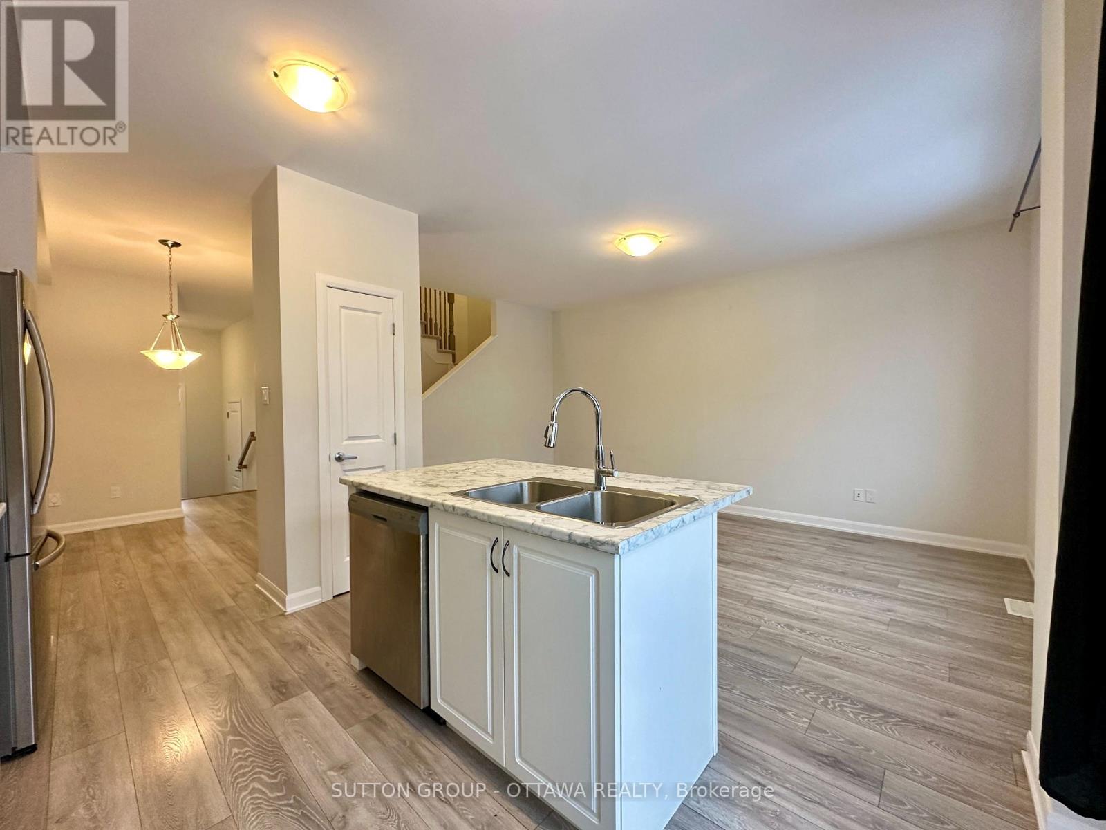 2032 Caltra Crescent, Ottawa, Ontario  K2J 6V4 - Photo 7 - X12611698