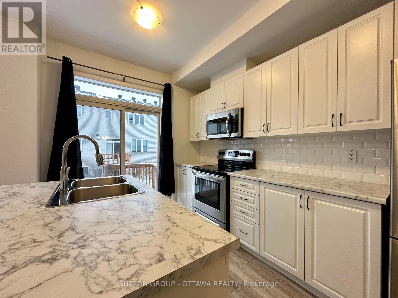 2032 Caltra Crescent, Ottawa, Ontario  K2J 6V4 - Photo 8 - X12611698