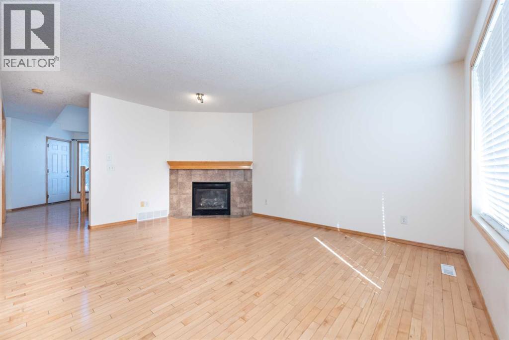 17 Royal Birkdale Crescent Nw, Calgary, Alberta T3G 5R4 - Photo 6 - A2261089