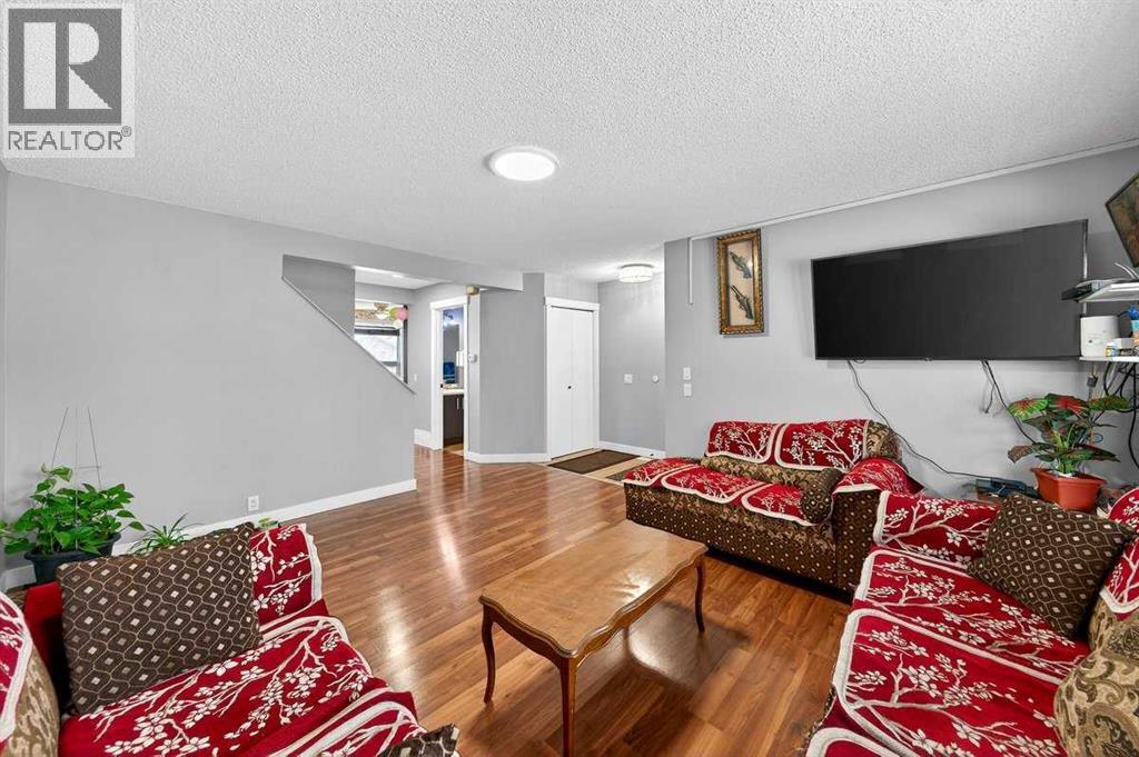 214 Martinwood Place Ne, Calgary, Alberta T3J 3H6 - Photo 8 - A2274044