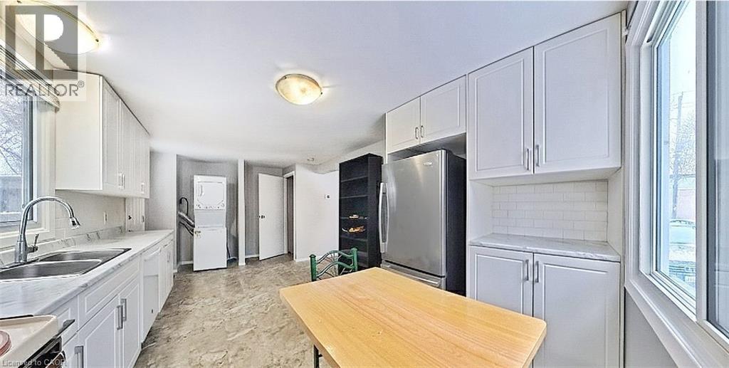 30 Amos Avenue Unit# A, Waterloo, Ontario  N2L 5G3 - Photo 4 - 40793031