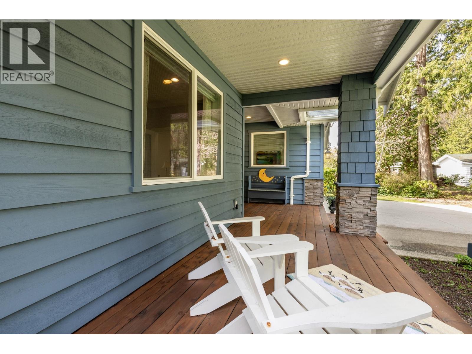 1537 Mccullough Road, Sechelt, British Columbia  V7Z 0A5 - Photo 3 - R3056483