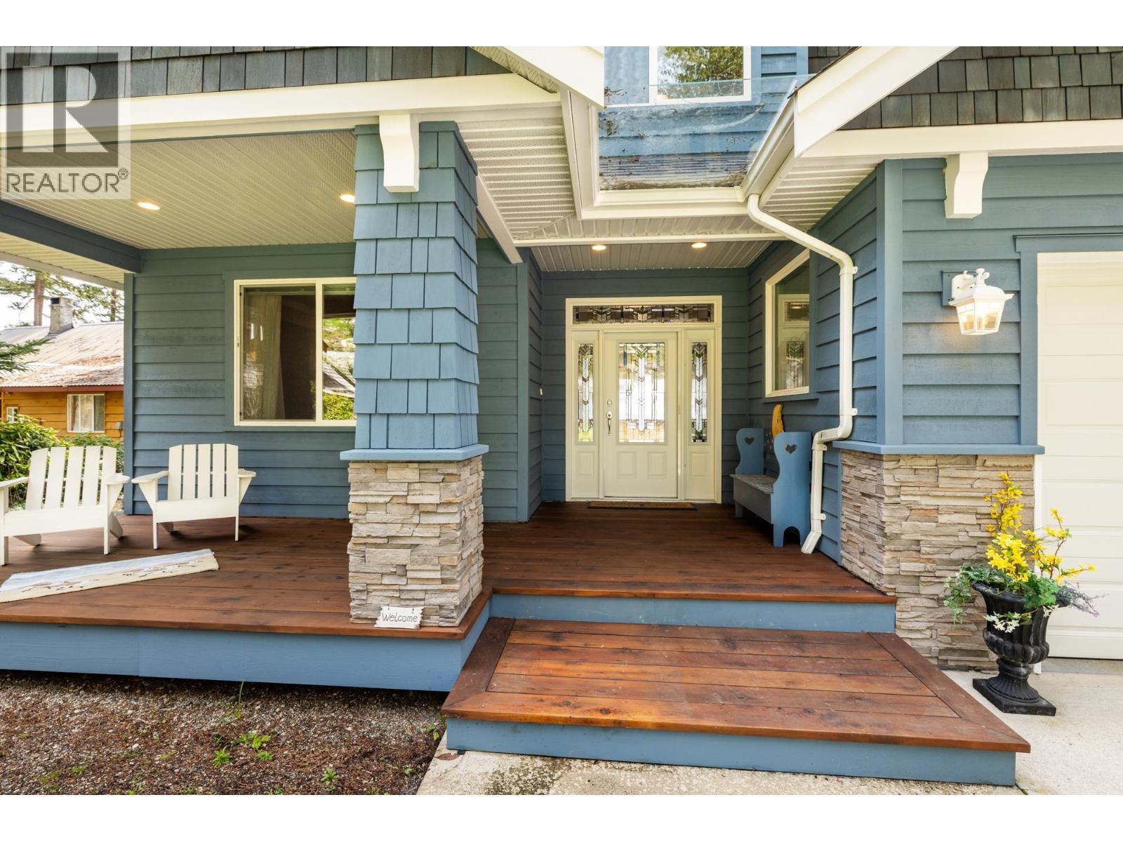 1537 Mccullough Road, Sechelt, British Columbia  V7Z 0A5 - Photo 2 - R3056483