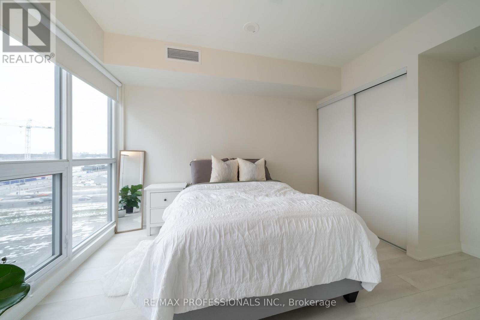 801 - 6 Sonic Way, Toronto, Ontario M3C 0P1 - Photo 16 - C12611724