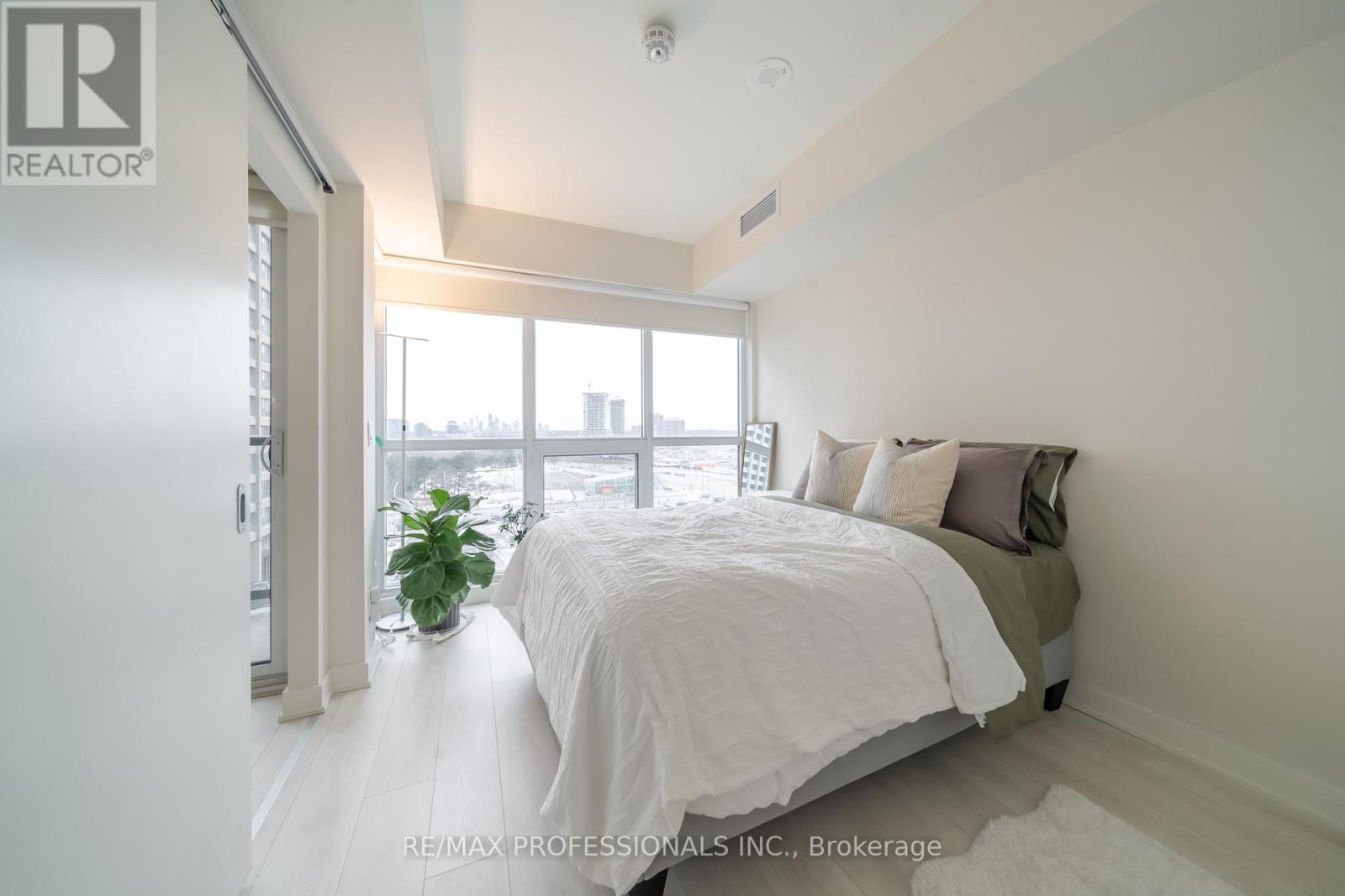 801 - 6 Sonic Way, Toronto, Ontario M3C 0P1 - Photo 17 - C12611724