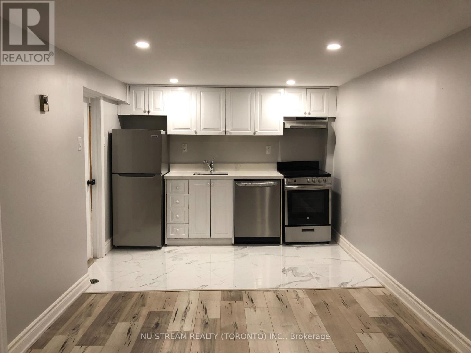 465 Sutherland Drive E, Toronto, Ontario  M4G 1K7 - Photo 10 - C12611732