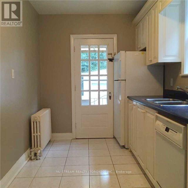 465 Sutherland Drive E, Toronto, Ontario  M4G 1K7 - Photo 2 - C12611732