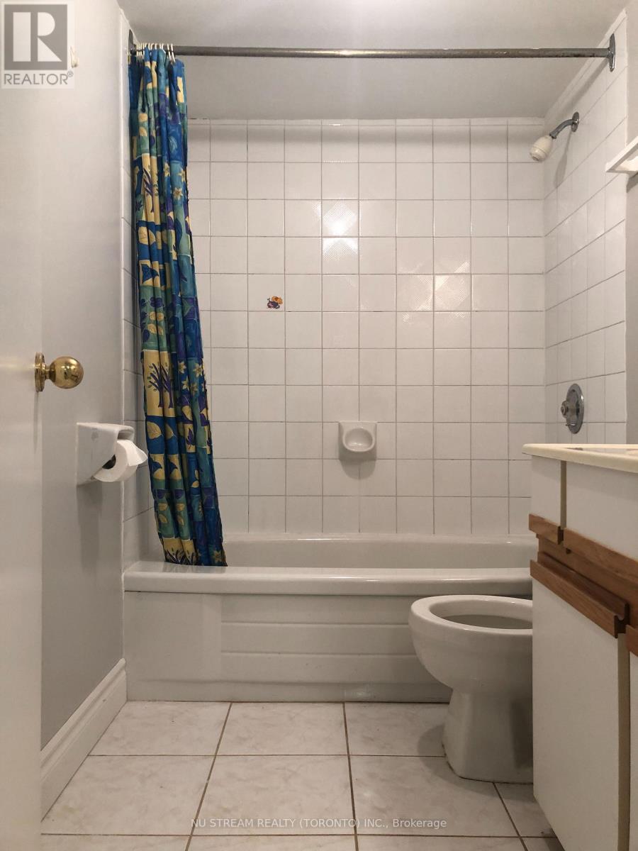 465 Sutherland Drive E, Toronto, Ontario  M4G 1K7 - Photo 3 - C12611732