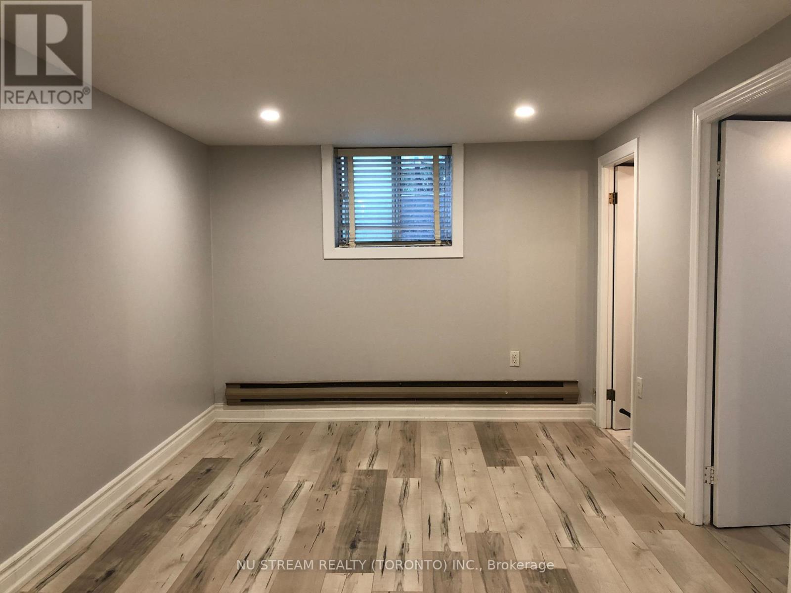 465 Sutherland Drive E, Toronto, Ontario  M4G 1K7 - Photo 4 - C12611732