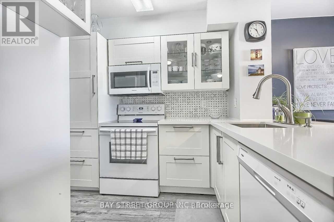 510 - 39 Oneida Crescent, Richmond Hill, Ontario  L4B 4T9 - Photo 4 - N12611728