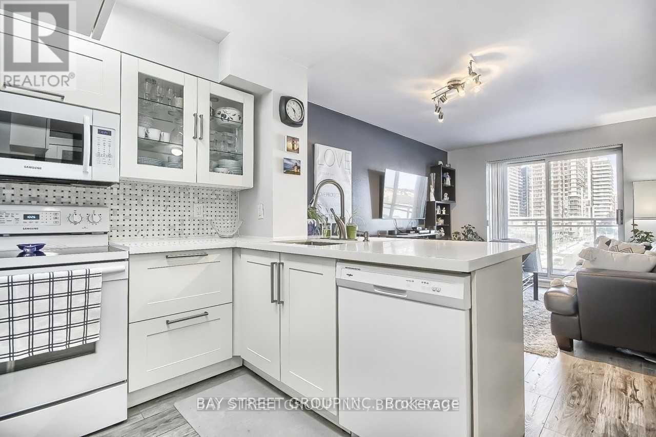 510 - 39 Oneida Crescent, Richmond Hill, Ontario  L4B 4T9 - Photo 5 - N12611728