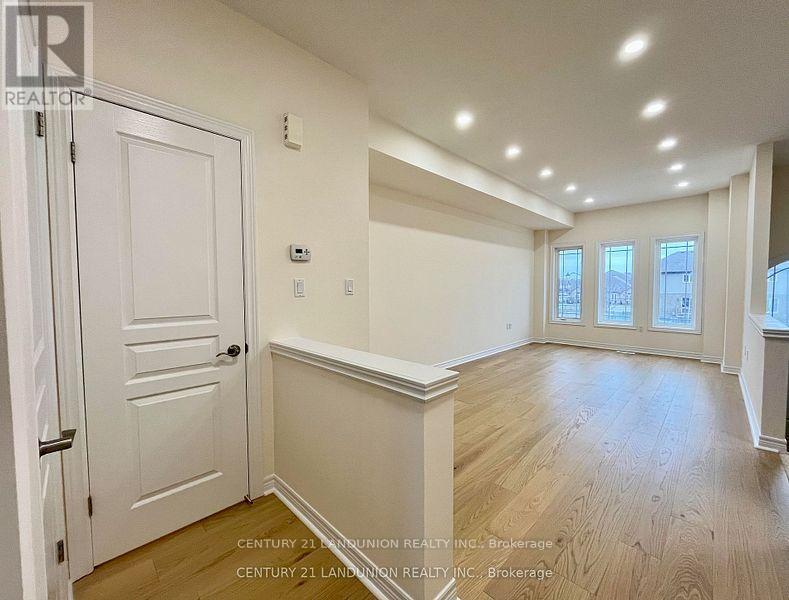 56 Bloom Crescent, Hamilton (Hannon), Ontario  L0R 1P0 - Photo 4 - X12611738