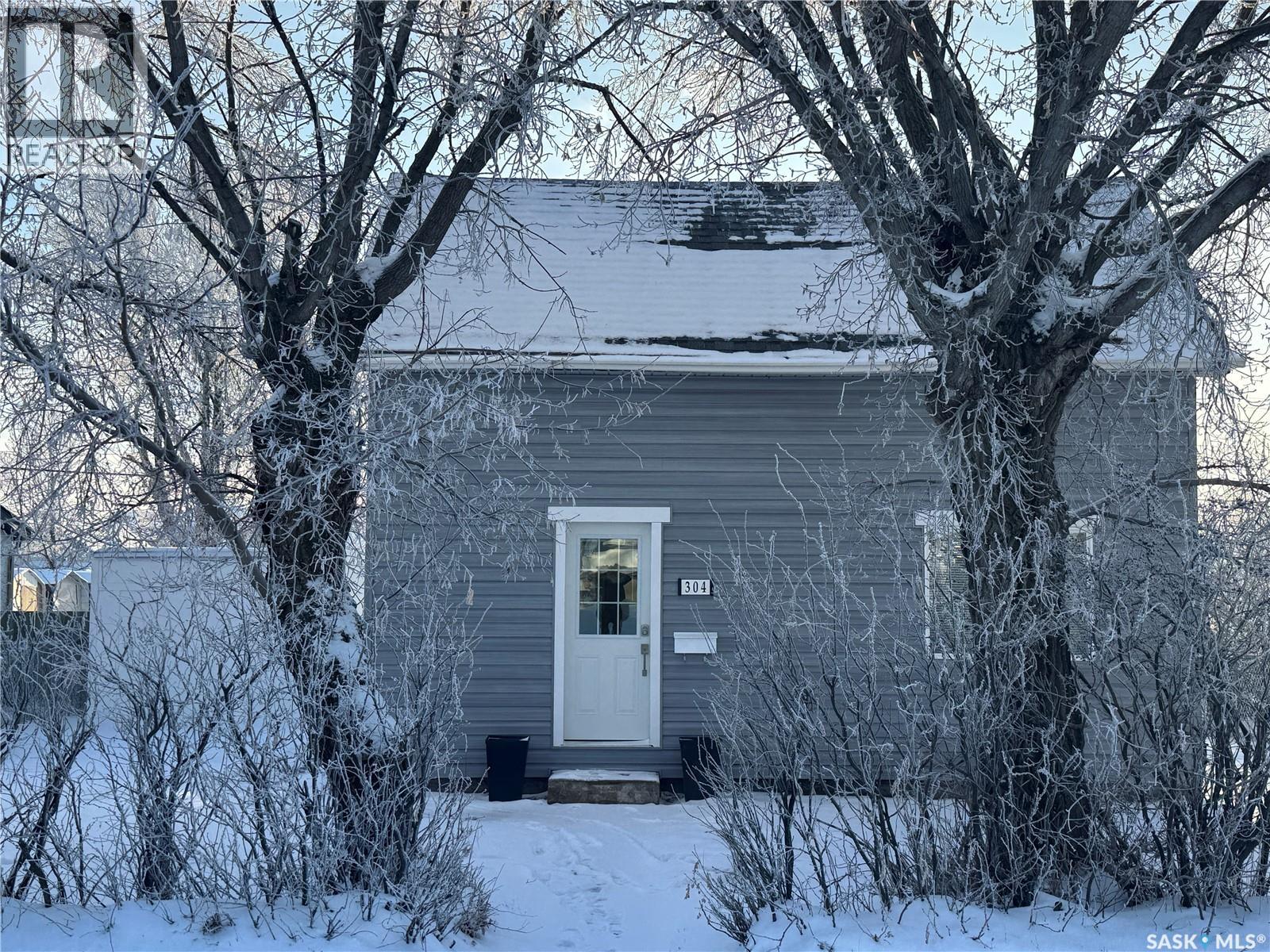 304 5th AVENUE E, Biggar, Saskatchewan