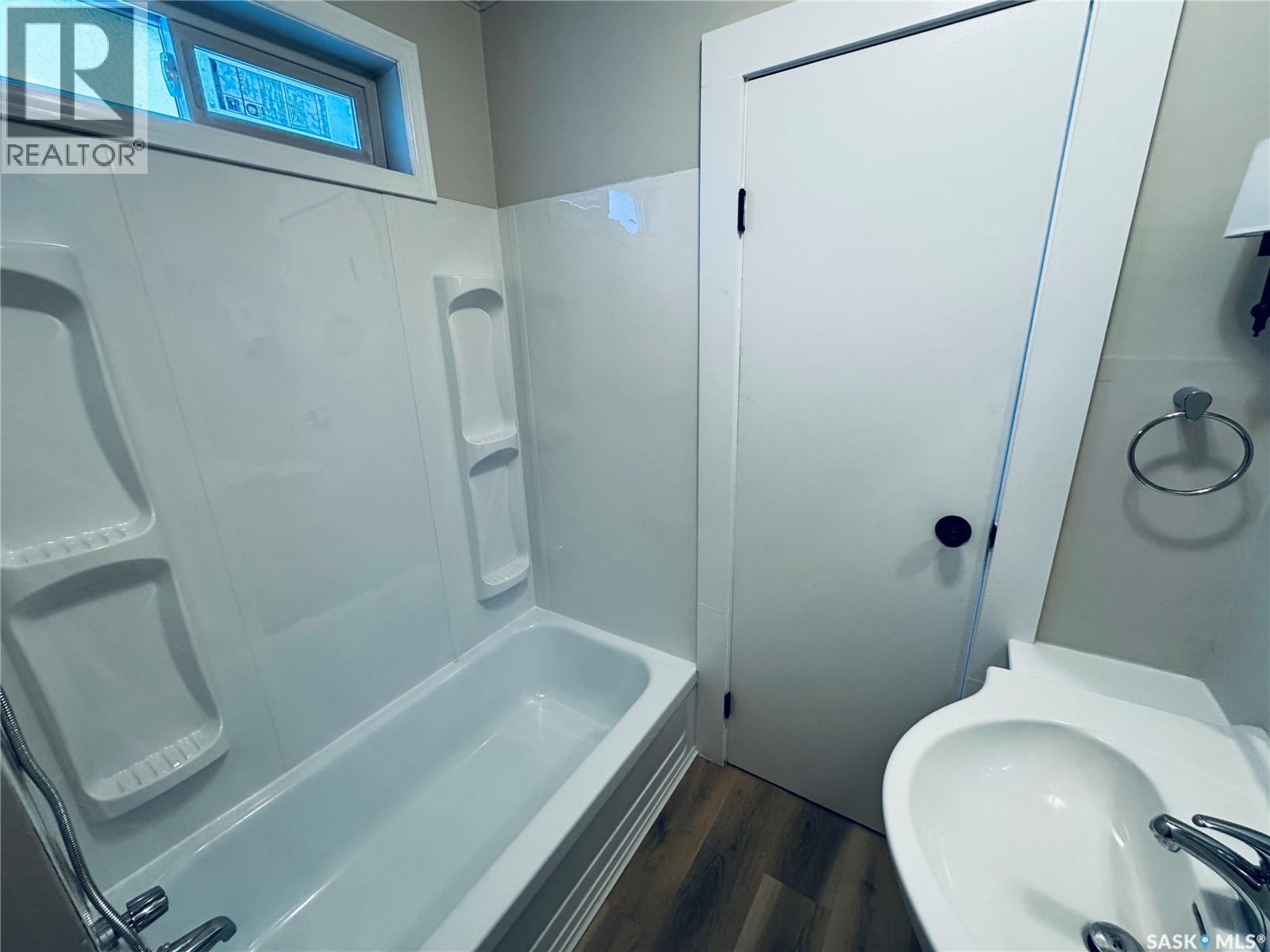 304 5th Avenue E, Biggar, Saskatchewan  S0K 0M0 - Photo 14 - SK025374