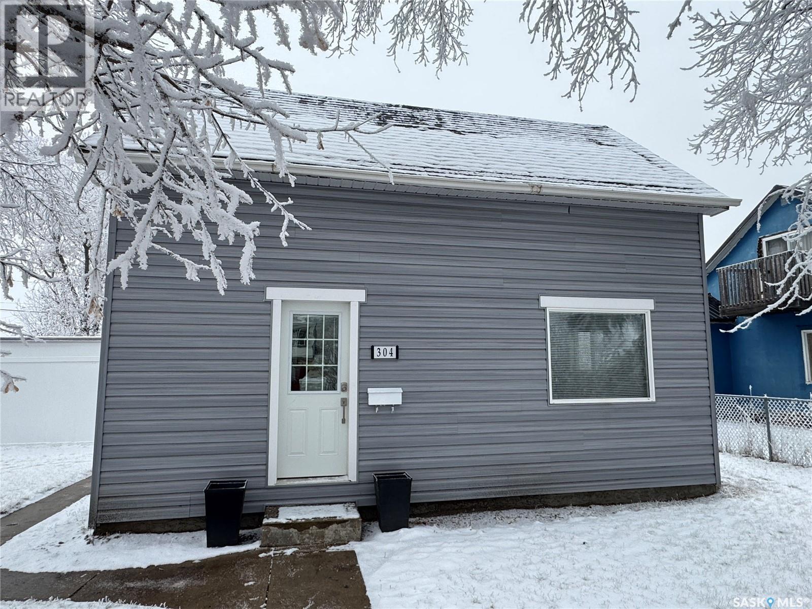 304 5th Avenue E, Biggar, Saskatchewan  S0K 0M0 - Photo 35 - SK025374