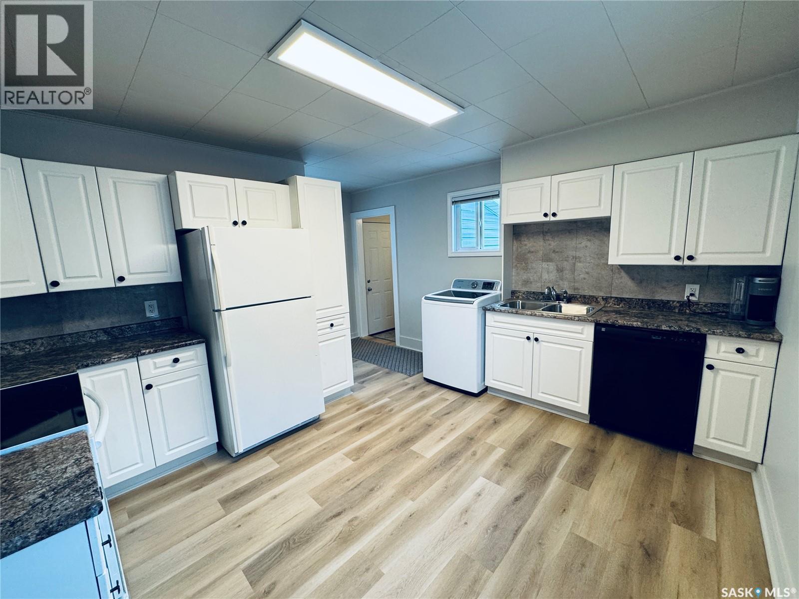 304 5th Avenue E, Biggar, Saskatchewan  S0K 0M0 - Photo 5 - SK025374