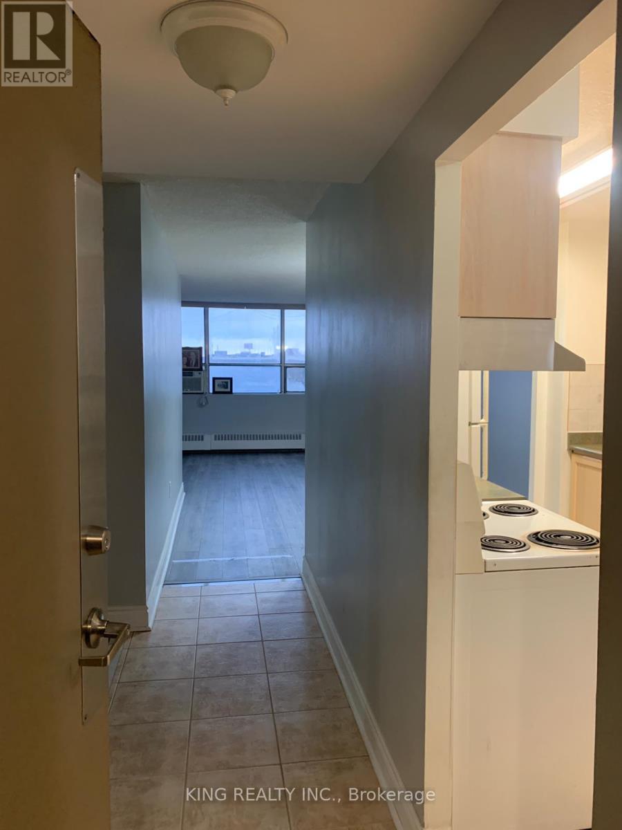 812 - 25 Sunrise Avenue, Toronto, Ontario  M4A 2S2 - Photo 2 - C12611758