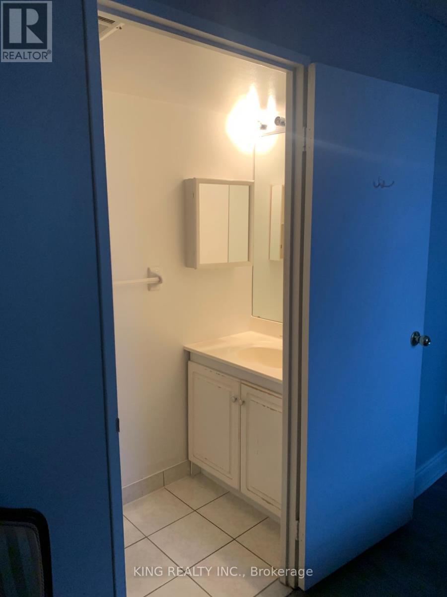 812 - 25 Sunrise Avenue, Toronto, Ontario  M4A 2S2 - Photo 4 - C12611758