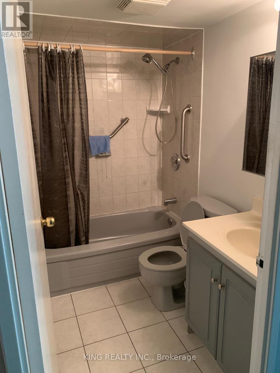 812 - 25 Sunrise Avenue, Toronto, Ontario  M4A 2S2 - Photo 7 - C12611758