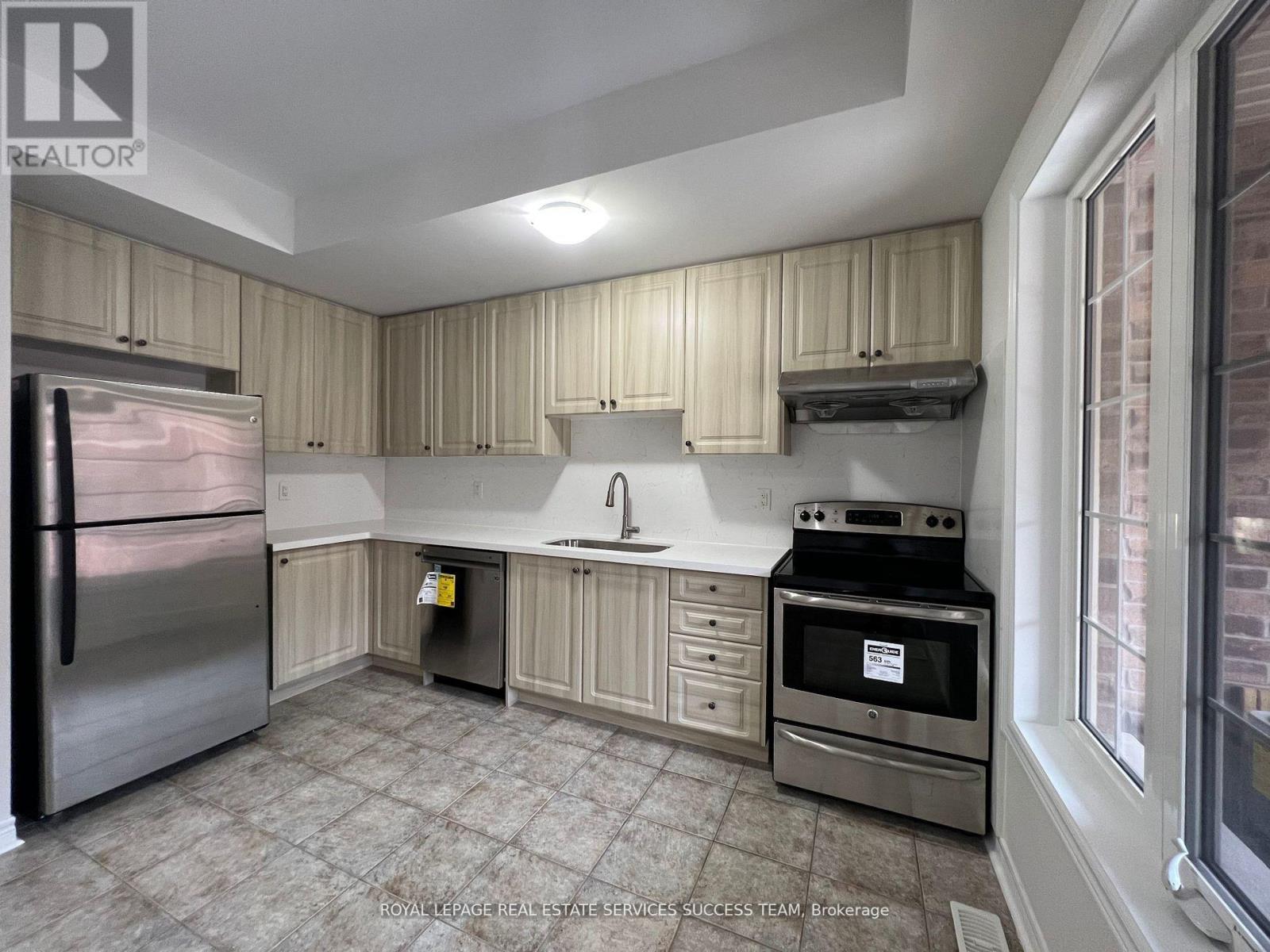 30 Orca Drive, Markham, Ontario  L6E 0R6 - Photo 3 - N12611754