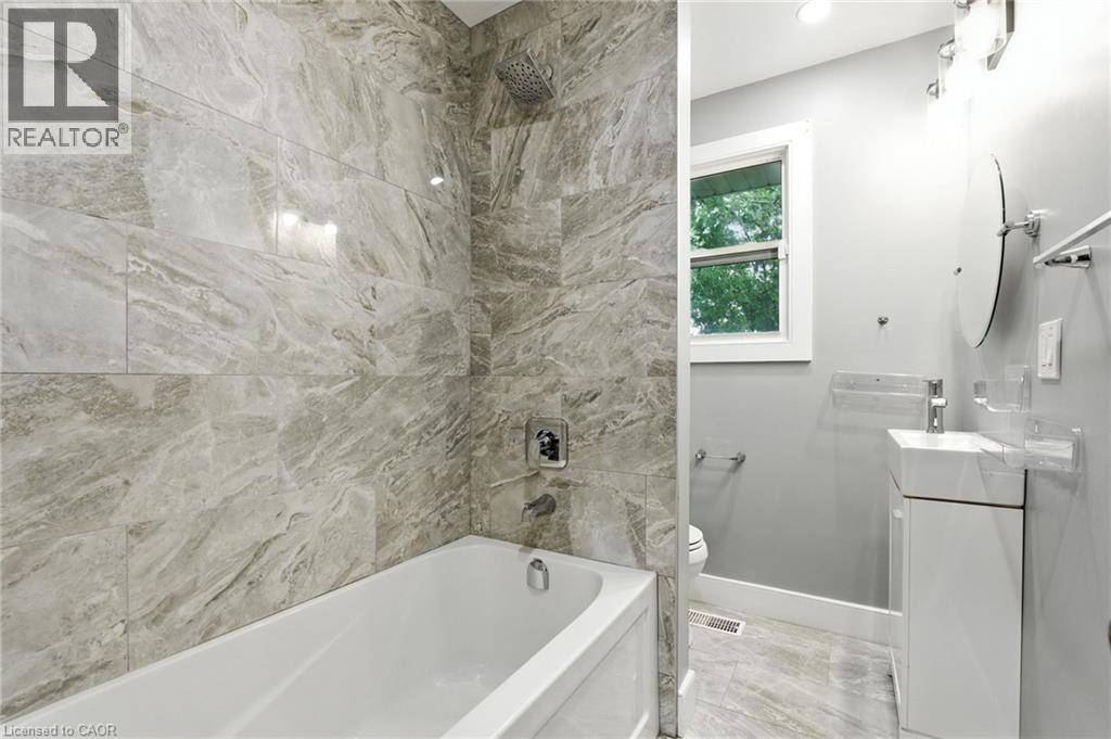 1233 Coric Avenue, Burlington, Ontario  L7R 3S4 - Photo 13 - 40762488