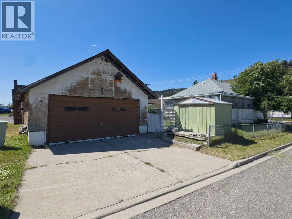 6754 17 Avenue, Coleman, Alberta  T0K 0M0 - Photo 12 - A2237217