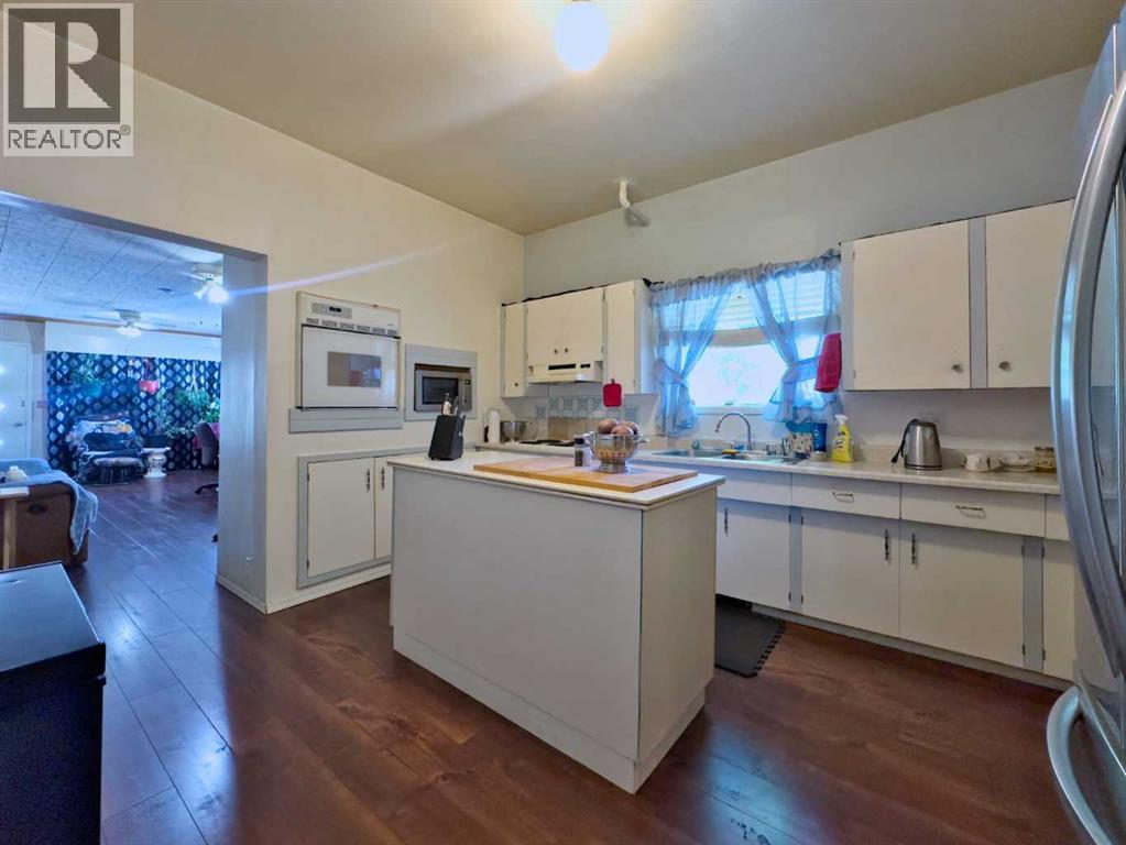 6754 17 Avenue, Coleman, Alberta  T0K 0M0 - Photo 5 - A2237217