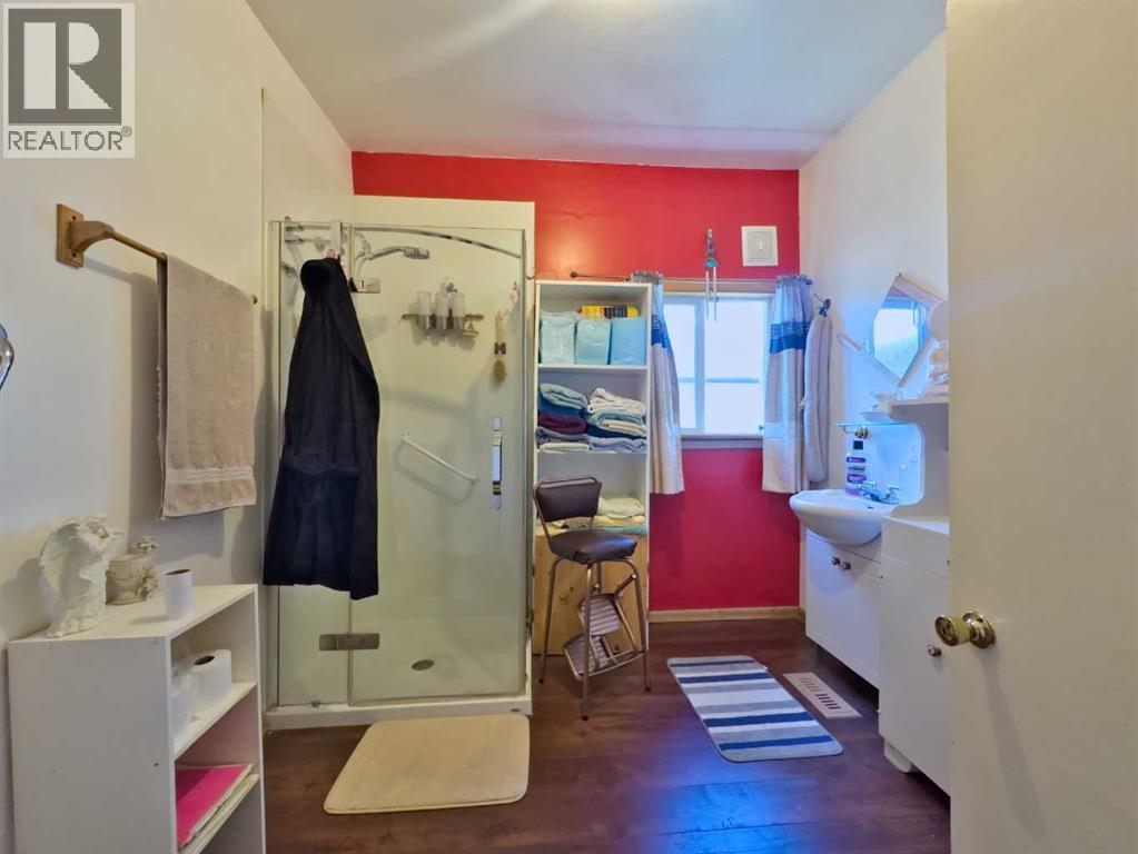 6754 17 Avenue, Coleman, Alberta  T0K 0M0 - Photo 8 - A2237217