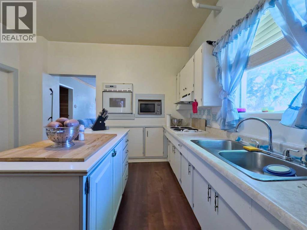 6754 17 Avenue, Coleman, Alberta  T0K 0M0 - Photo 6 - A2237217