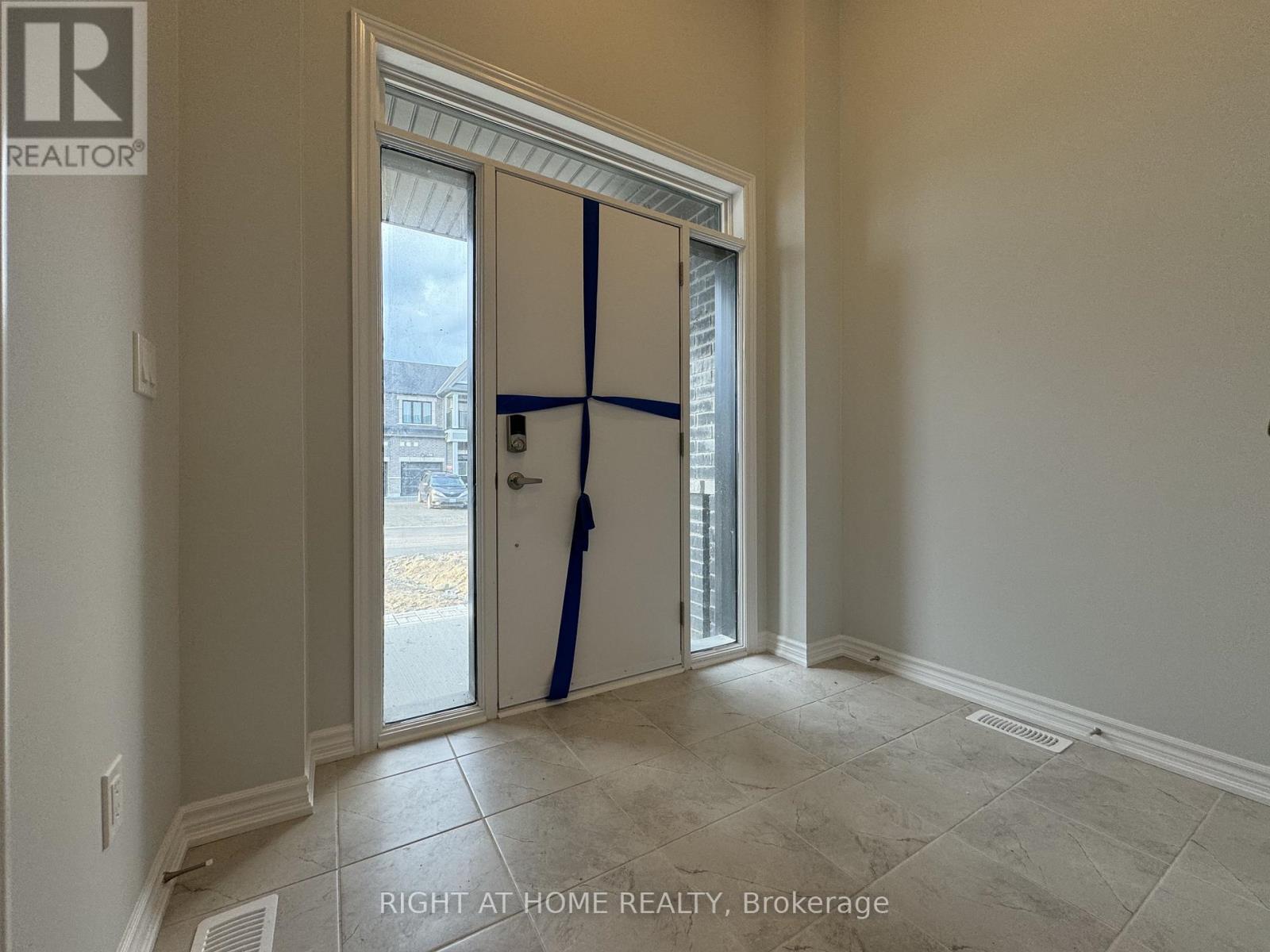 1107 Thompson Drive, Oshawa, Ontario  L1L 0V4 - Photo 3 - E12611762