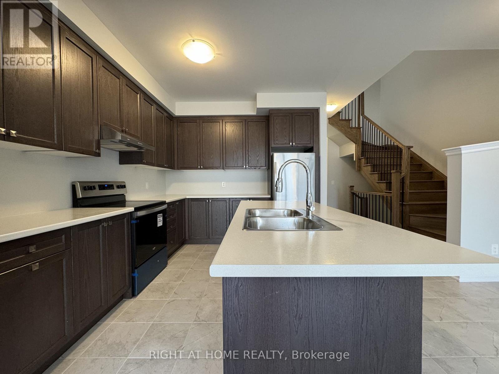 1107 Thompson Drive, Oshawa, Ontario  L1L 0V4 - Photo 9 - E12611762