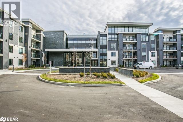 <div class="slider-price">$2,700 Monthly</div><p>3170 Erin Mills Parkway Unit# 310, Mississauga, Ontario</p>