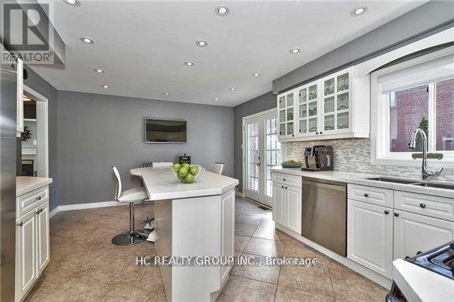 2171 Brays Lane, Oakville, Ontario  L6M 3J7 - Photo 5 - W12611768