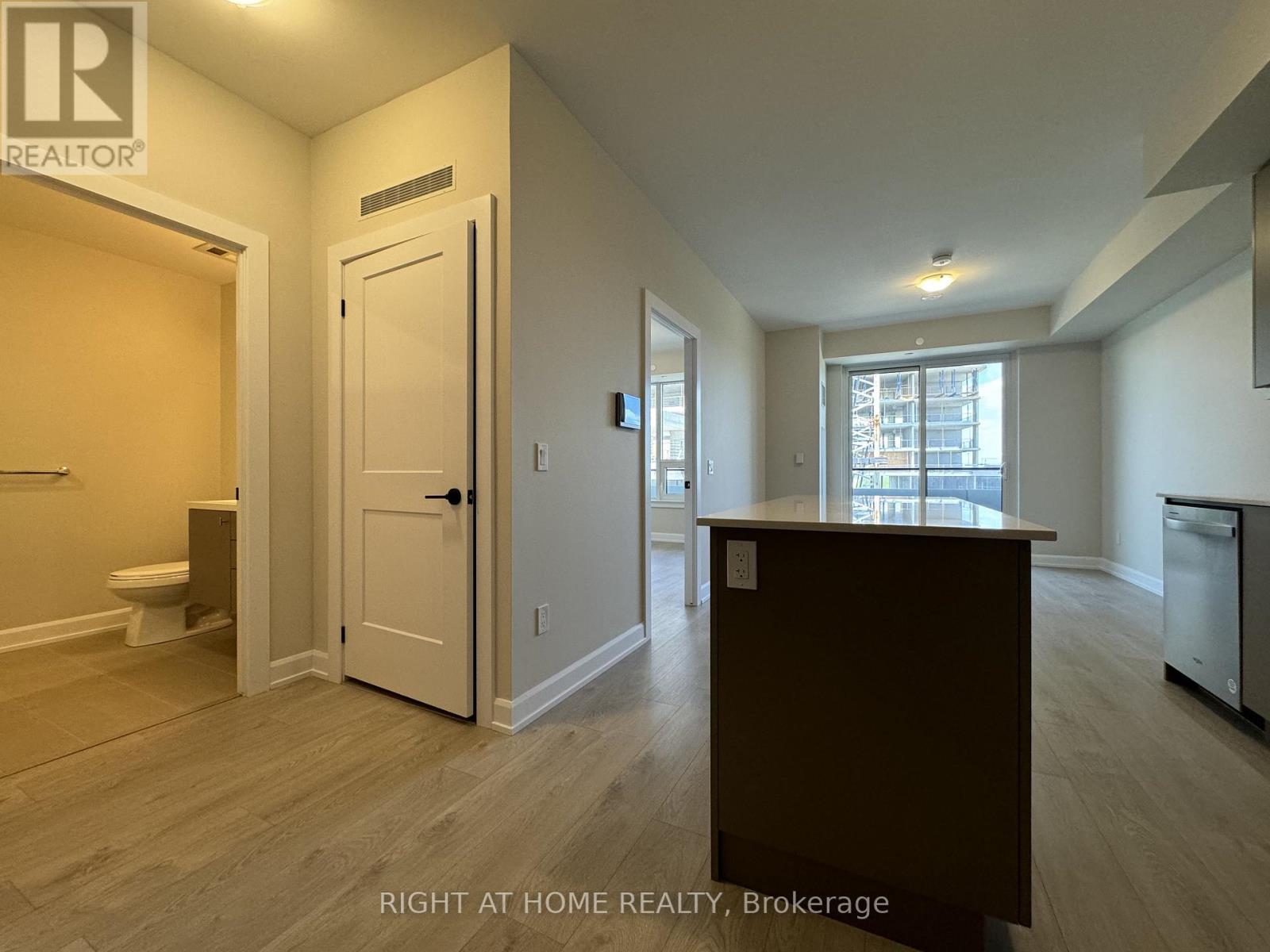 913 - 3220 William Coltson Avenue, Oakville, Ontario  L6H 7X9 - Photo 4 - W12611770